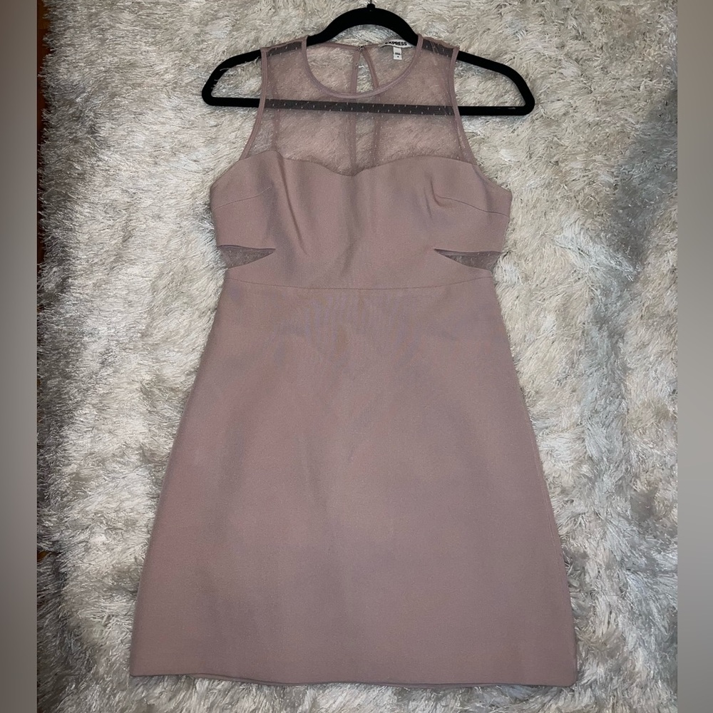 Brand: Express Size:4 color: mauve